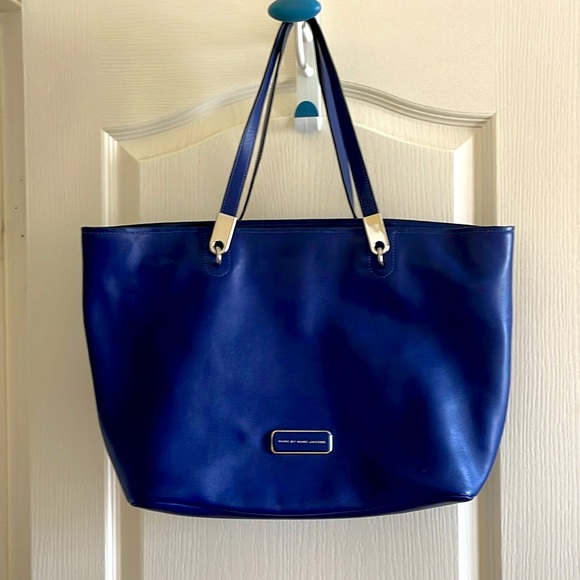 Marc Jacob’s Large, Blue, Leather, Handbab - Picture 2 of 5